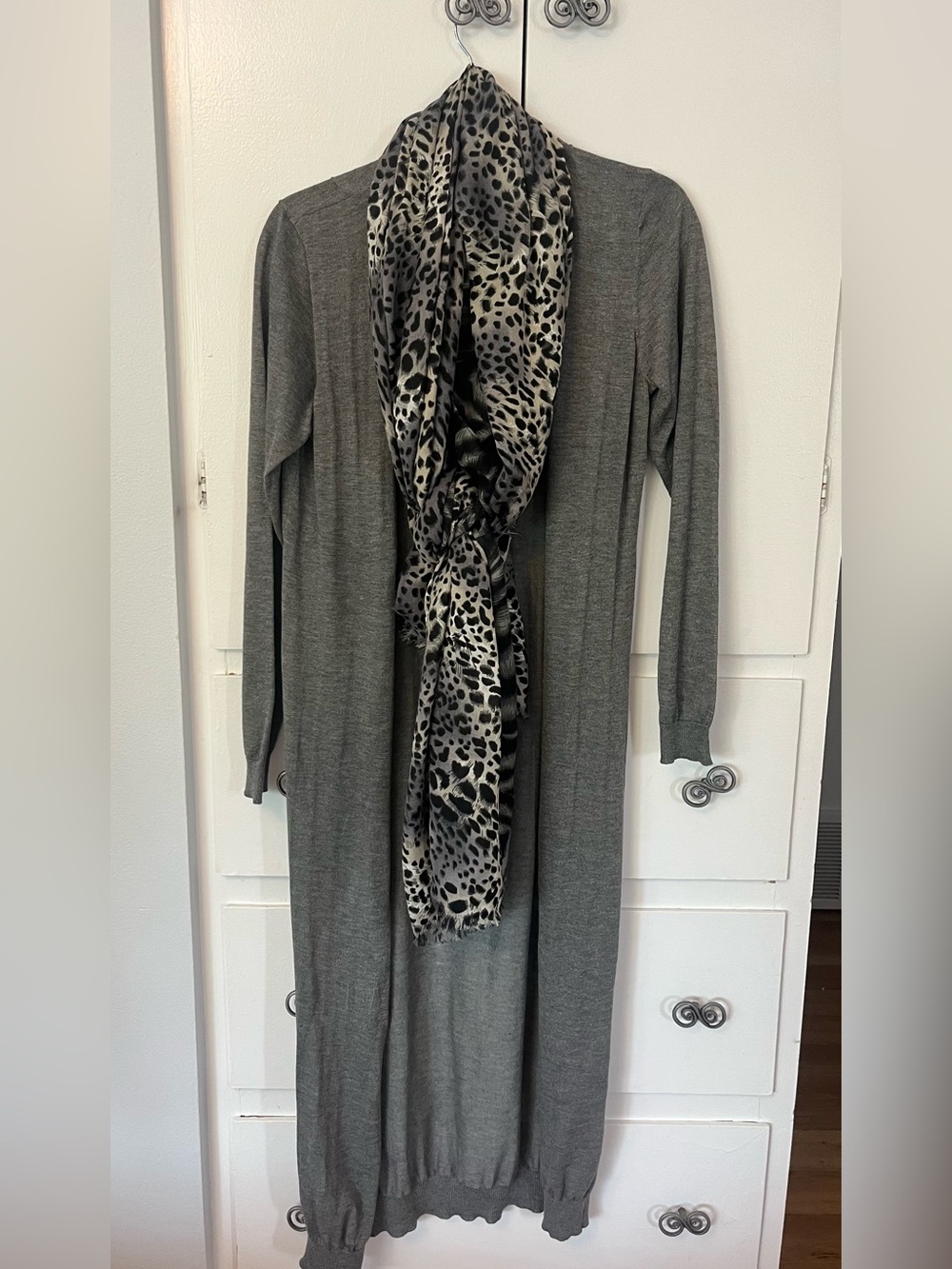 NWT Kenneth Cole Gray Long Sleeve Open Cardigan with Leopard Scarf Size Medium